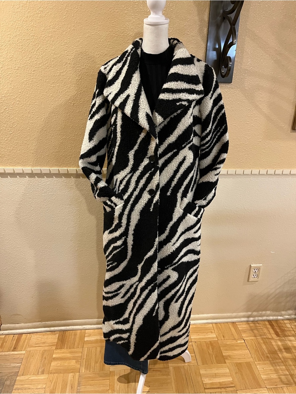 Anthropologie Hutch Zebra Print Sherpa Teddy Long Coat Black, off-white. Size S - Picture 3 of 9